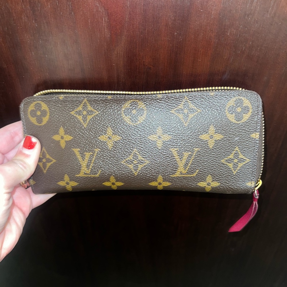 Authentic Louis Vuitton Monogram Canvas Zippy Wallet